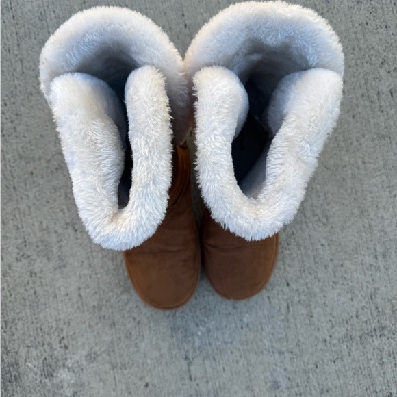 Arizona Cozy Brown Suede Boots with Fur Lining - Picture 2 of 6